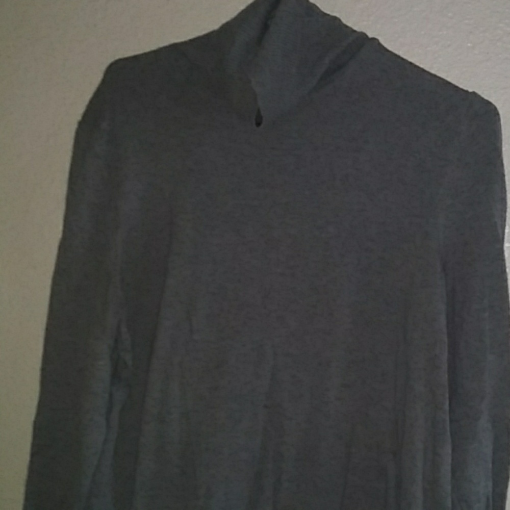 gray long-sleeve turtleneck.